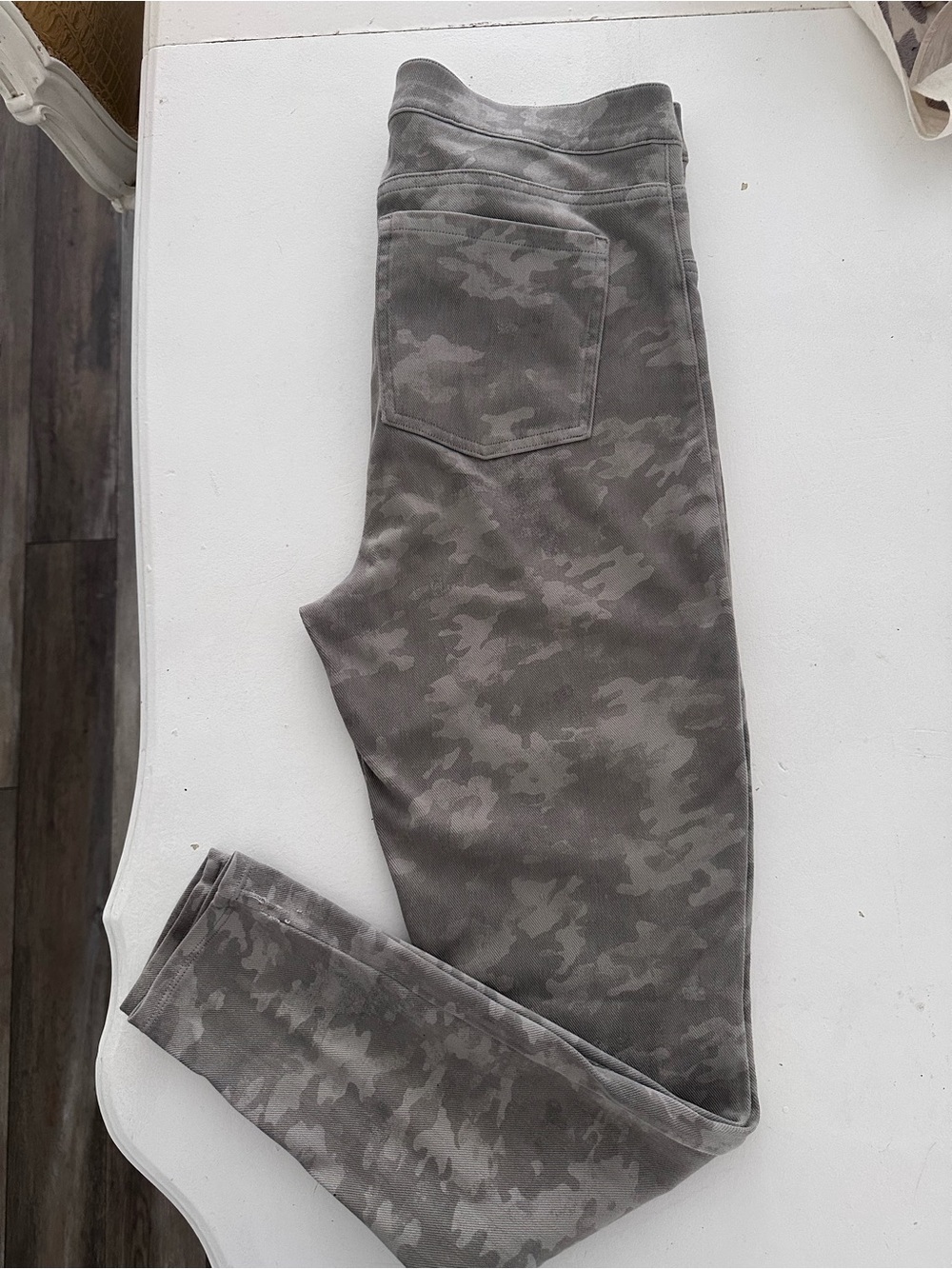 Spanx Jean-Ish Camo Ankle Leggings Women’s Size XL Gray/Sage Green High Rise
